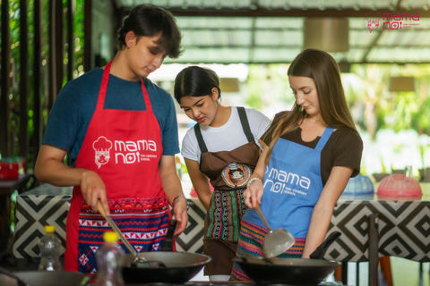 Lekcja gotowania na farmie ekologicznej w Chiang Mai w Mama Noi