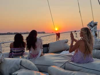 Rhodes : croisière au coucher du soleil avec open bar, dîner et musique live