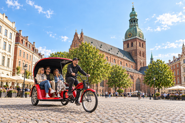 Riga: Private Old Town Highlights by Cycle Rickshaw ride