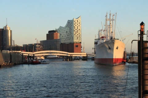 Hamburg: City Exploration Game and Tour