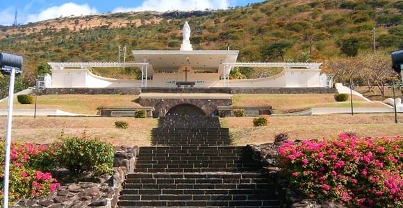 Mauritius: Temples, Sugar Museum, and Beach Day Trip