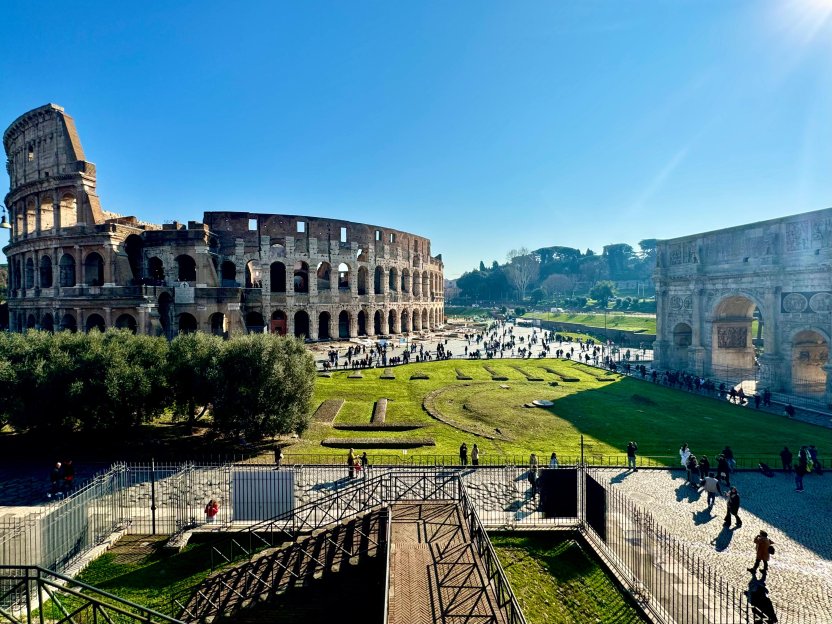 Rome: Hop-on Hop-off Bus Tour and Colosseum Experience