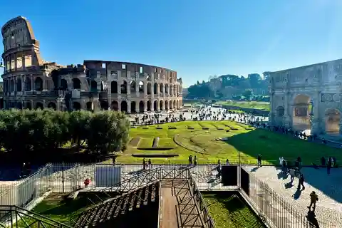 Rome: Hop-on-hop-off-bustour en Colosseum Experience