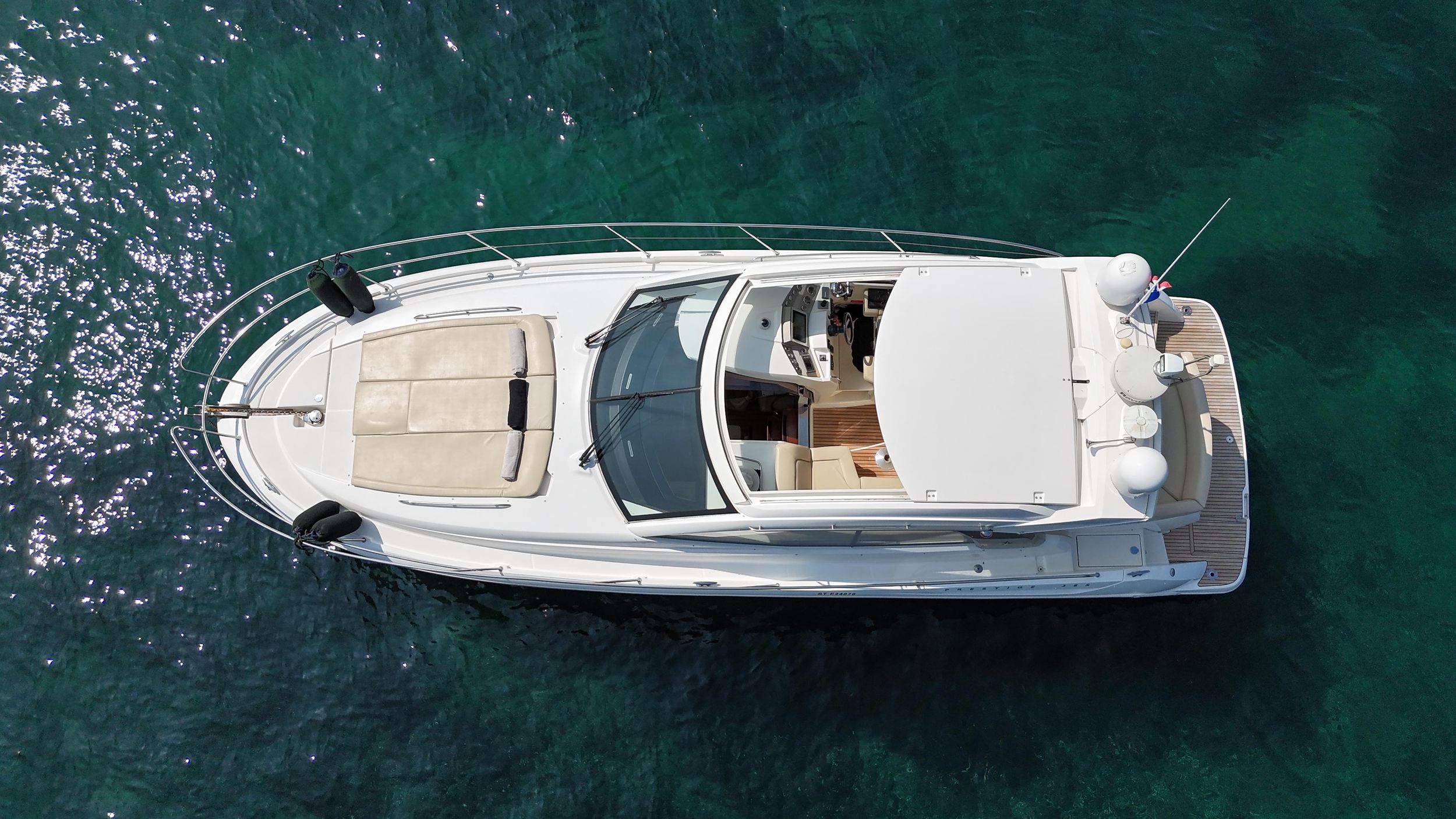 Exklusiver privater Ausflug auf einer Luxusyacht für 2 Personen mit VIP-Service von Nizza nach Monaco
