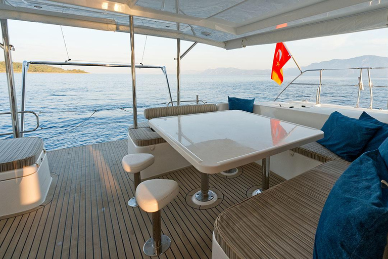 Bodrum Private Tour: Bodrum Catamaran Tour With Lunch