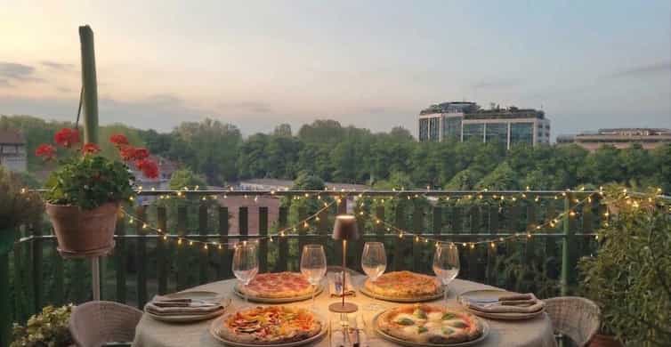 Make your own pizza & tiramisu