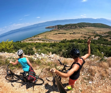 E-biking across the border, from Ohrid to Albania.