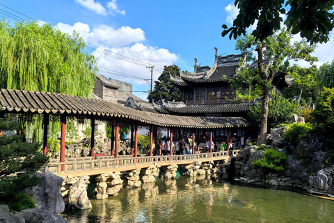 Shanghai: Private Trip to Zhujiajiao Water Town & Yu Garden Group Shanghai Day Tour: Yu Garden, Zhujiajiao & Night Bus 