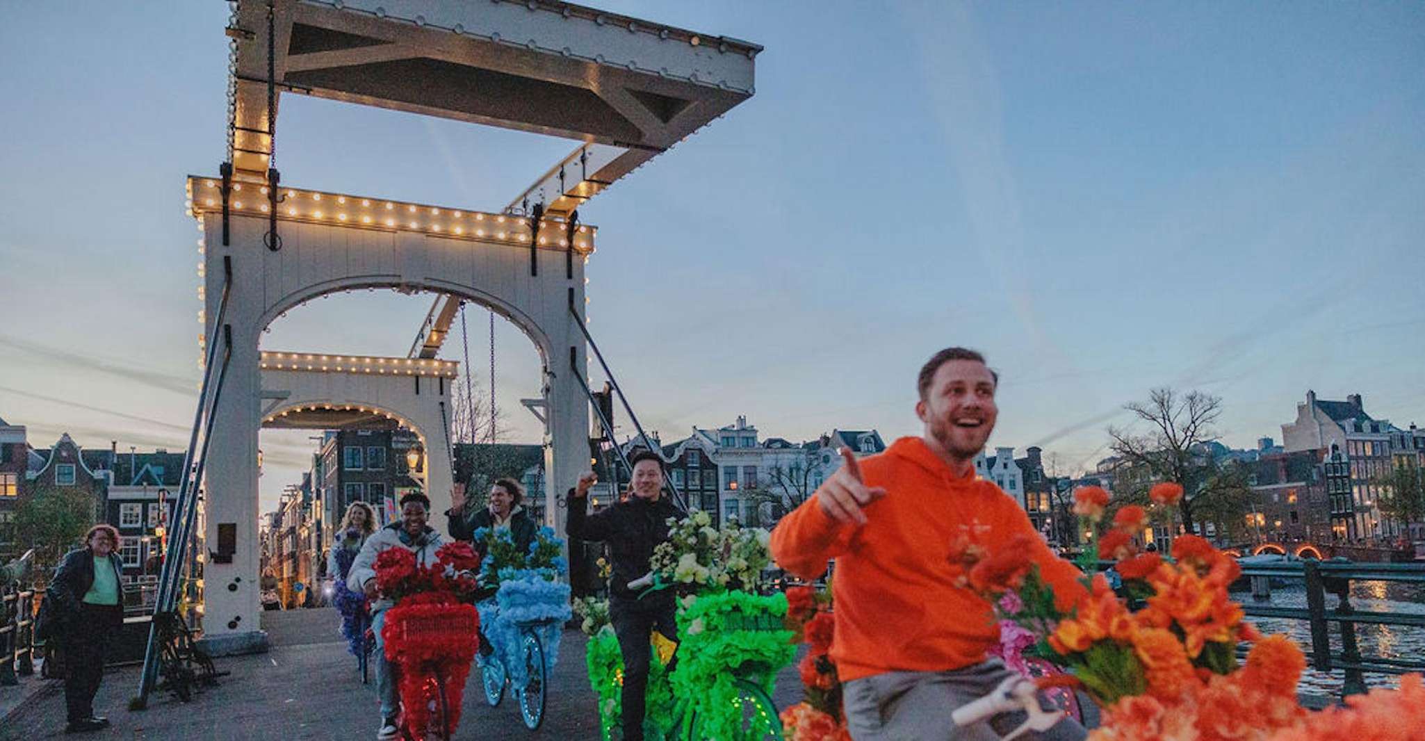 Amsterdam: City Centre, Guided Bike Tour on Flower Bikes photo 11