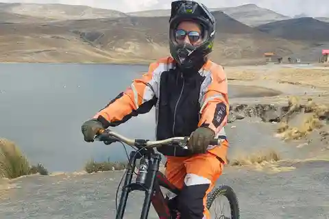 LA PAZ: DEATH ROAD TOUR - DAY TRIP