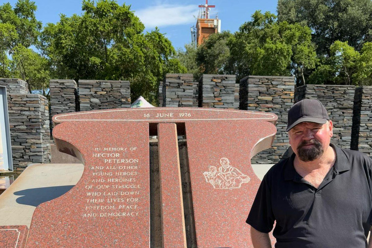 Johannesburg: Soweto Tuk-Tuk or Bike Tour