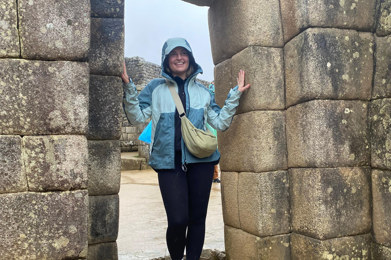 From Aguas Calientes: Machu Picchu guided tour with tickets