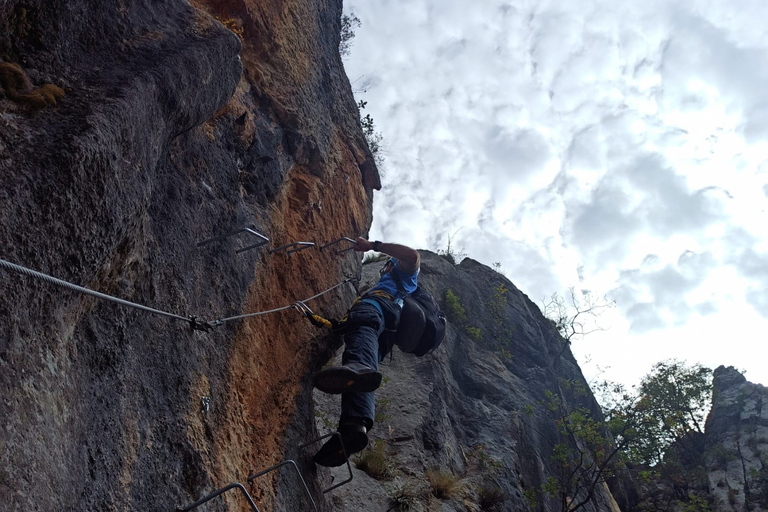 Vanuit Mostar: Via Ferrata BlagajVia Ferrata Blagaj: ervaar adrenaline met ons