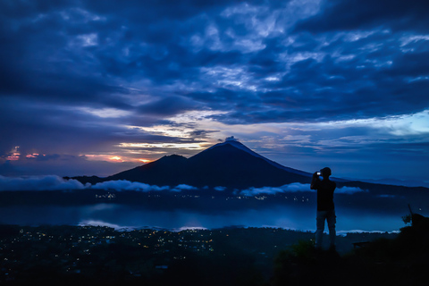 Góra Batur: wycieczka trekkingowa o wschodzie słońcaMount Batur: Small Group Sunrise Trekking