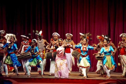 Kandy: Night Tour with Boat Safari, Cultural Show & Temples