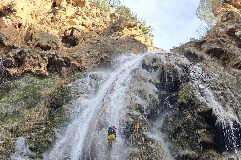 Cortes de Pallás, Valencia: Otonel Gorge or "La Doncella" Gorge Cortes de Pallás, Valencia: Otonel Ravine or "La Doncella" Ravine