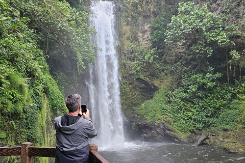 Les merveilles du volcan Poas et les jardins des cascades de La Paz