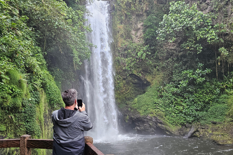 As maravilhas do vulcão Poas e os jardins da cascata de La Paz