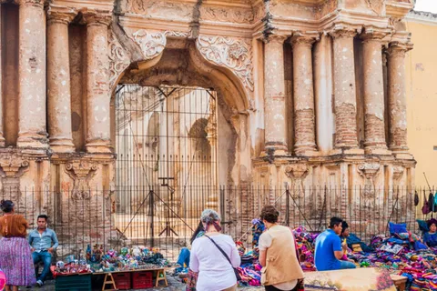 Città del Guatemala: Viaggio condiviso di andata e ritorno per Antigua - Stesso giorno