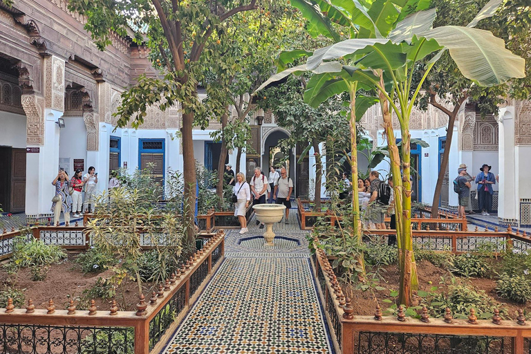 Marrakech arv: Saadiska gravar, Bahia Palace &amp; Medina TourDelad tur från mötesplats (utan inträdesbiljetter)