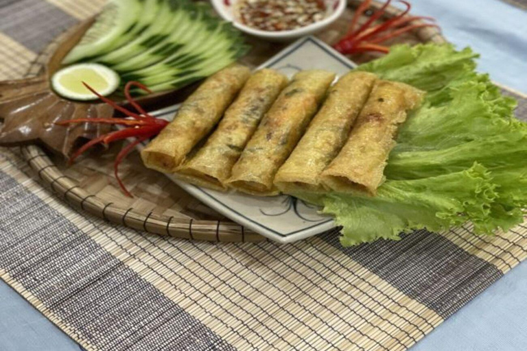 Da Nang : Cuisinez le Pho et les plats vietnamiens avec un chef localCuisiner des nouilles au bœuf Pho &amp; des rouleaux de printemps &amp; du jus de la passion