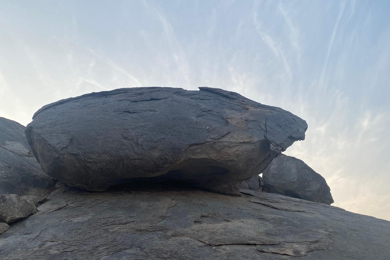 Jeddah: wandeltocht met gids door de Maanberg met snacksJeddah: wandeltocht met gids door de Moon Mountains, inclusief snacks