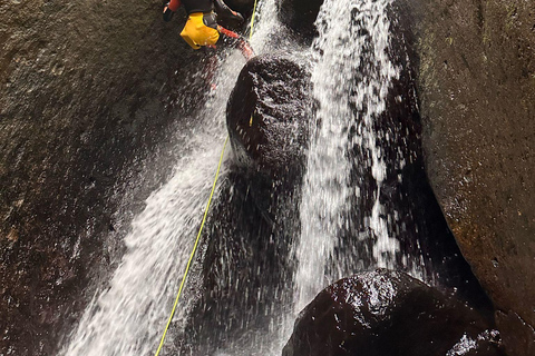 Flores: Canyoning with a Guide and Snack - Ilhéus Inferior