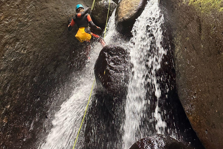 Flores: Canyoning with a Guide and Snack - Ilhéus Inferior
