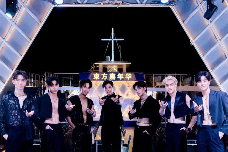 Pattaya: Oriental OceanSky Cruise with live show & buffet Sunset Cruise with Buffet and Show - VIP Seat 7:30 PM