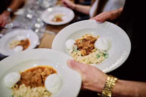 Culinaire tour met gids en drankjes inbegrepen in BoedapestBegeleide Tipsy Food Tour met drankjes inbegrepen in Boedapest