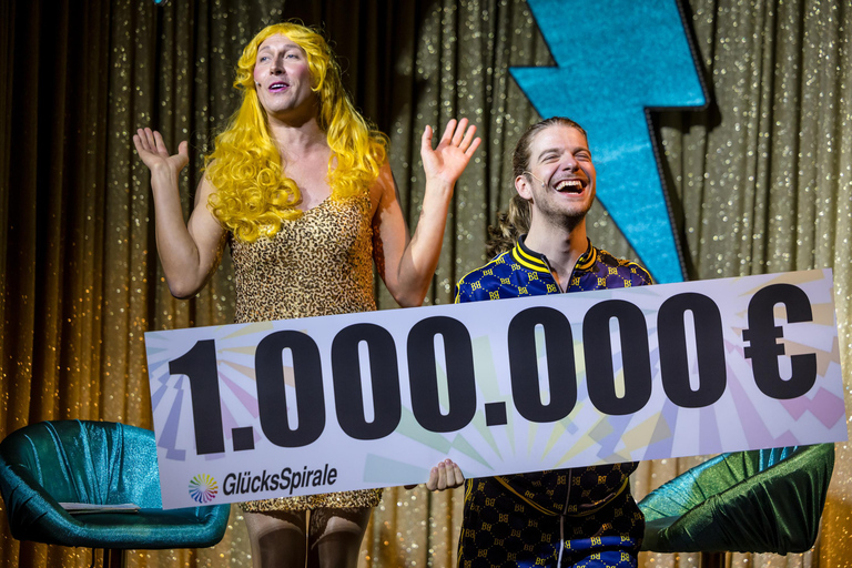 Ticket for the musical comedy "Die Königs schenken nach" at COMÖDIE Dresden