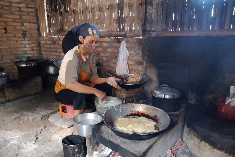 Yogyakarta: Borobudur beklimming naar de top Inclusief fietstocht