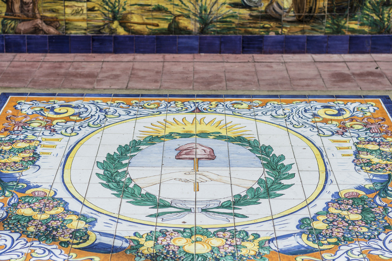 Mendoza: Walking & Wine Tour with Tastings & San Martin Park