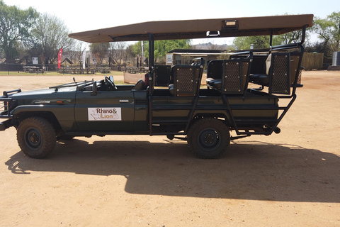 Johannesburg : Safari dans la réserve naturelle des rhinocéros et des lions