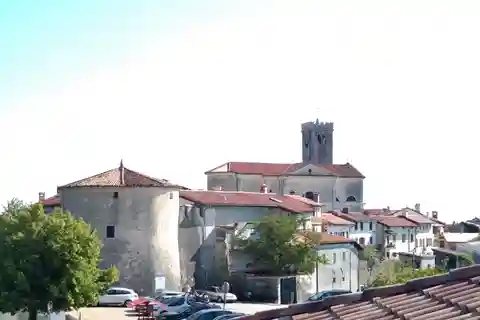 Šmartno: Village Walking Tour with Local Guide