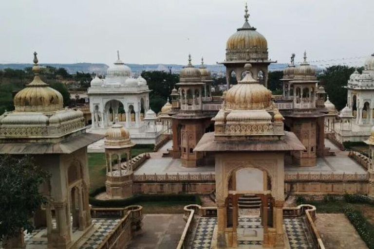 Jaipur: Antiguo y Nuevo Jaipur Tour de la ciudad de día completo en coche+guía