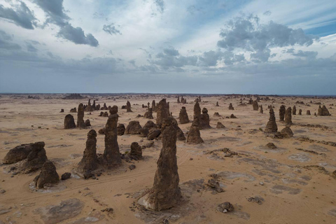 AlUla: Mount Al-Qaws & Al-Gharameel Guided 4x4 Tour Fees for a group of 4 people