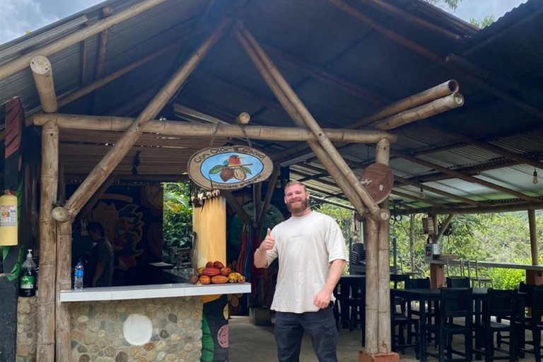 Medellín: Chocolate Farm Tour with Cocoa Exfoliation