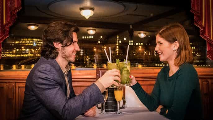 Budapest: Evening Cruise including Drinks and Live Music