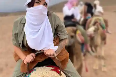 Marrakech: tur în deșertul Agafay, plimbare cu cămila și spectacol cu cină
