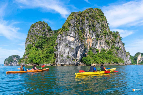 Ha Long 1 dzień - mała grupa i kajakRejs do zatoki Ha Long rozpoczyna się w porcie Tuan Chau.