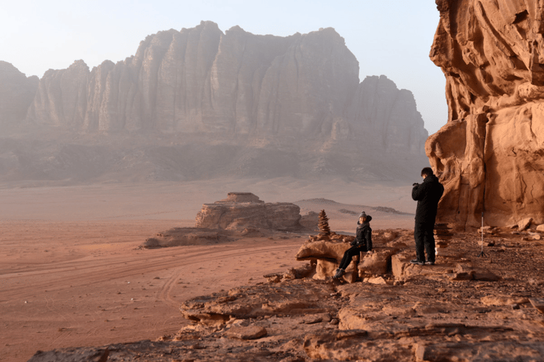 Från Wadi Rum: 1 natt under stjärnorna med jeeptur och måltiderThe Camping - Sova under stjärnorna med 3 timmars rundtur + kamel