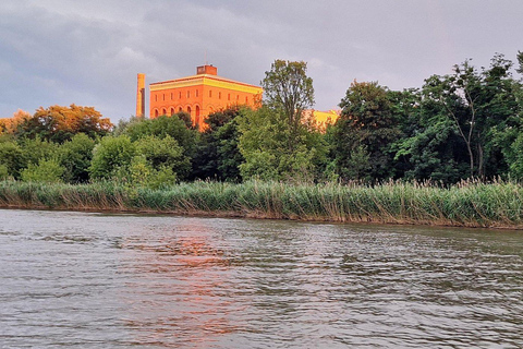 Wroclaw: Sunset Catamaran Cruise with Drink and Music