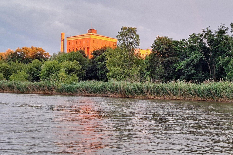Wroclaw: Sunset Catamaran Cruise with Drink and Music