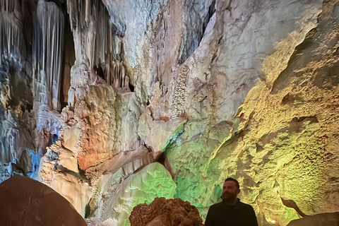 قم بزيارة كهوف كانيلوبري ومتحف الموسيقى العرقية في بوسوت من أليكانتي