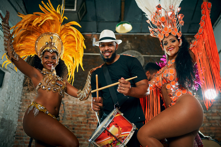Búzios: Samba Show with Welcome Drink and Live Music