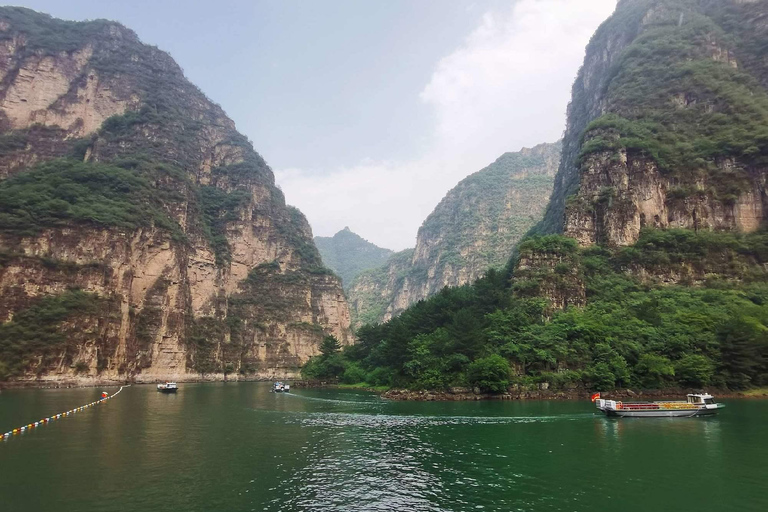 Recorrido por el Desfiladero de Longqing de Pekín con conductor de habla hispana