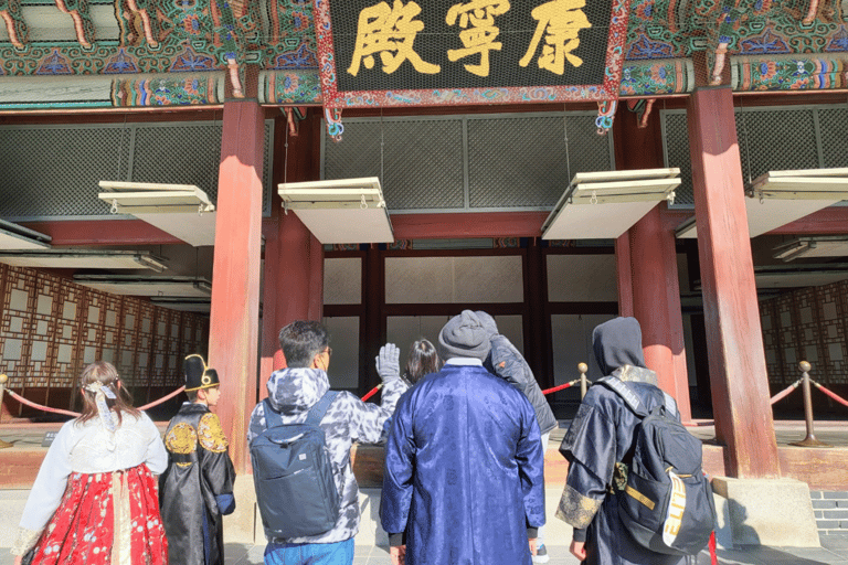 Gyeongbok-gung and Seochon walking tour with coin lunchbox Gyeongbok-gung & Seochon Walking Tour (Hanbok Experience)