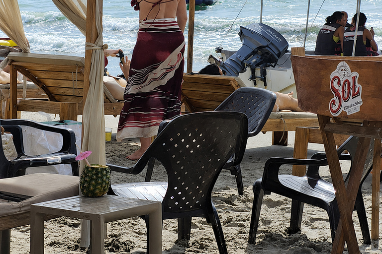 Playa Linda: Nakawa Beach Club with boat, lunch, sunbed, and cocktail Plan with Lunch and Welcome Cocktail
