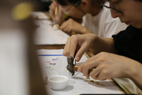 Shanghai: Mother-of-Pearl Jewelry Workshop